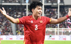 Tuyển thủ U22 Việt Nam gây sốt vì "bớt việc" của phiên dịch viên, trả lời phỏng vấn bằng tiếng Anh cực mượt