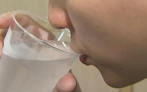 Uống nước thấy 4 dấu hiệu này, coi chừng suy thận sắp ập đến