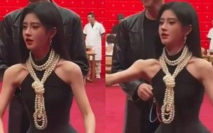 Cam thường lộ vai dị dạng của mỹ nhân 4000 năm có một