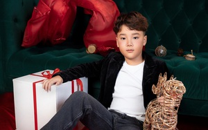 Mẫu nhí Tuấn Khải nổi bật trong bộ hình đón Giáng Sinh