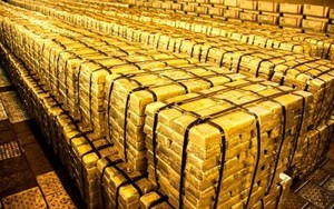 Giá vàng sát 160 triệu đồng, nhà đầu tư động viên nhau "cố lên, sắp về bờ"