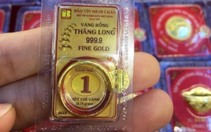 Giá vàng tăng cao nhất mọi thời đại, nhiều người ra tiệm vàng chỉ làm một việc, chuyên gia dự báo gì?