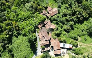 Đôi bạn thân U40 rủ nhau nghỉ hưu sớm, bỏ 2,3 tỷ mua lại cả 1 ngôi làng để cải tạo: "Ở đây chúng tôi có tất cả, chỉ thiếu đúng 1 thứ"