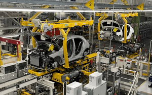 EU rút lại lệnh cấm hoàn toàn xe xăng: Ai mừng, ai lo?