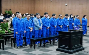 2 cựu Phó Chánh án TAND Cấp cao tại Đà Nẵng lĩnh tổng mức án 10 năm tù vì nhận hối lộ