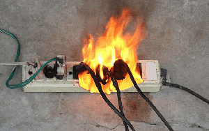 23.000 vụ cháy nhà mỗi năm: Sai lầm chết người khi dùng ổ cắm điện mà 90% người Việt mắc phải