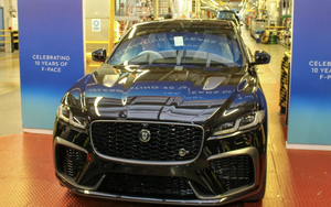 Jaguar chính thức 'rút ống thở' xe động cơ đốt trong: Chiếc F-Pace SVR cuối cùng rời xưởng để đi thẳng vào... bảo tàng