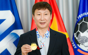 Huy chương Vàng độc bản nặng 33 chỉ của HLV Kim Sang Sik