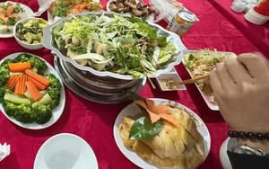 Mời người lạ đến ăn cưới, nhóm bạn online đi 30km và được trải nghiệm độc - lạ, bảo sao cô dâu ít bạn!