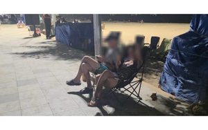 Cặp đôi có hành động phản cảm trên ghế ở bãi biển khiến du khách "nóng mắt", cảnh sát vào cuộc điều tra