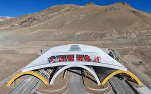 Khoan xuyên núi hơn 22 km, Trung Quốc sắp thông xe đường hầm cao tốc dài nhất thế giới