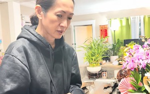 Nữ ca sĩ xinh đẹp phải nghỉ hát 10 năm: Đau đớn, run rẩy, đi lại khó khăn