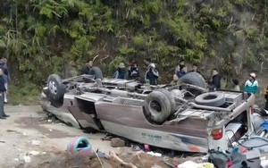 Lật xe khách, 7 người tử vong, nhiều người bị thương