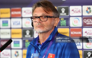 HLV Troussier bất ngờ gửi thông điệp tới người hùng SEA Games của U22 Việt Nam