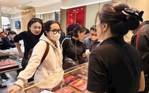 Vàng chỉ cần 300.000 đồng để cán mốc kỷ lục chưa từng có ở VN, bạc tăng không cản nổi: Chuyên gia nói gì?