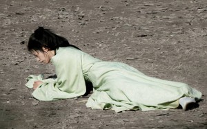 Chưa thấy ai bị đánh bầm dập lại đẹp gấp 100 lần như mỹ nhân này: Visual sang xịn mịn, càng thảm càng phong thần