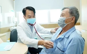 Một bác sĩ bệnh viện công bị cảnh cáo vì giới thiệu bệnh nhân ra phòng khám tư xét nghiệm