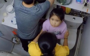 Nghẹt thở ở HongKong: Gia đình sống chật vật trong căn hộ "bé như lỗ mũi", bồn cầu đặt ngay trong bếp