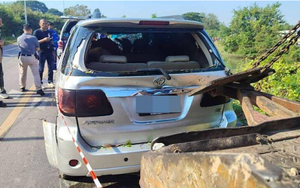 Phát hiện 9 thi thể trong một chiếc xe Toyota dưới kênh