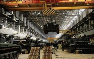 Ông Putin tuyên bố tăng gấp đôi sản lượng xe bọc thép