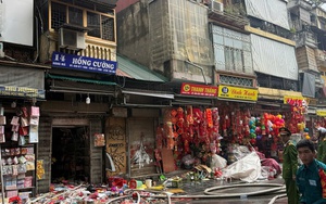 Cháy nhà 5 tầng trên phố Hàng Mã, một phụ nữ nhảy từ tầng cao xuống bị thương