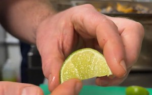 Cắt chanh tưởng đơn giản nhưng rất nhiều người làm sai: Đây mới là phương pháp chuẩn đầu bếp