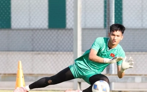 Thủ môn Phạm Đình Hải được HLV Kim Sang Sik 'chọn mặt gửi vàng' là ai?