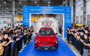 Nhà máy của tỷ phú Phạm Nhật Vượng đạt công suất kỷ lục, chính thức xuất xưởng chiếc xe điện thứ 200.000