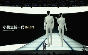 CEO hãng xe Trung Quốc ra lệnh 'cắt chân' robot ngay trên sân khấu để chứng minh không có người bên trong