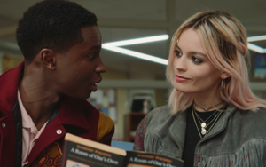 Xem Sex Education, bà mẹ đơn thân như tôi òa khóc: Không muốn đời con rơi vào vũng bùn thì phải thay đổi ngay 3 điều này!