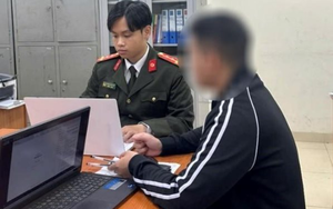 Đúng 23h50, công an Hà Nội ập vào một khách sạn tại phường Bồ Đề