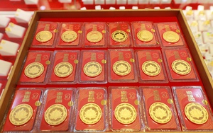 Ngày 4/12: Giá vàng SJC, vàng nhẫn đồng loạt giảm đến 1 triệu đồng/lượng