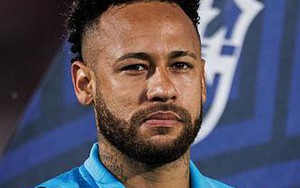 Neymar nén đau lập hat-trick