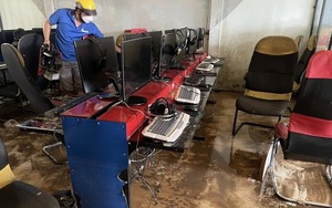 Quán game 30 dàn máy ngập trong nước lũ ở Lâm Đồng, chủ quán xót xa tiết lộ thiệt hại