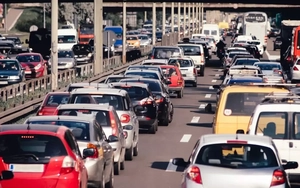 Châu Âu xem xét điều chỉnh lệnh cấm ô tô động cơ đốt trong