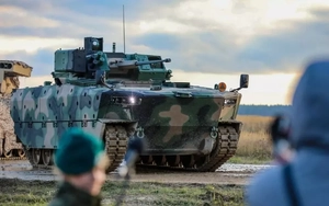 Những xe chiến đấu bộ binh Borsuk nội địa đầu tiên bắt đầu trực chiến