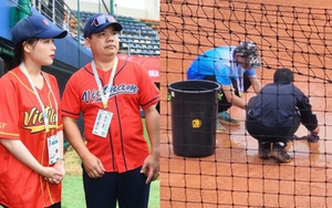 Sân bóng SEA Games phải dùng vải để thấm nước, sếp lớn Thái Lan lên tiếng thanh minh