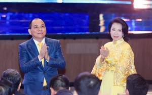 Trước mặt tỷ phú Phạm Nhật Vượng, nữ GS nhiều lần đến VN đề xuất bất ngờ tại Lễ trao giải VinFuture 2025