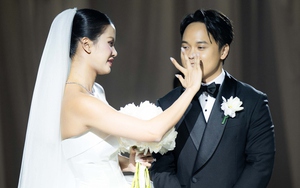 Đám cưới Hương Ly tại Hà Nội: Cô dâu che bụng lùm lùm, chồng đại gia rưng rưng trên lễ đường