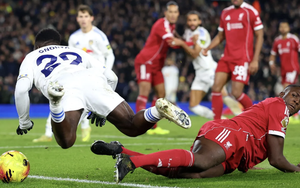 Liverpool tiếp tục trượt dài, Salah tuyên bố "cạch mặt" HLV Arne Slot