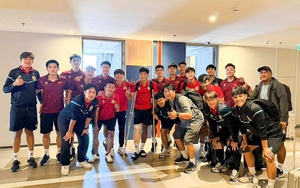 Tuyển thủ Lào bị chấn thương & hành động thắm tình anh em của tuyển Việt Nam