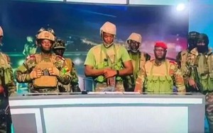 Benin và Pháp dội bom vào quân nổi dậy đang cố đảo chính