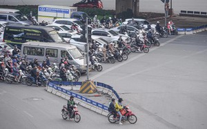 Người dân Hà Nội băn khoăn chọn cách di chuyển sau ngày 1/7/2026