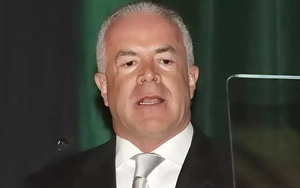 Phong tỏa tài khoản của ông chủ Hoa hậu Hoàn vũ