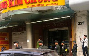 Nhiều cảnh sát lại xuất hiện trước tiệm vàng nổi tiếng xứ Thanh