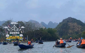 Chùa Hương đón hơn 1,9 vạn lượt khách ngày đầu năm