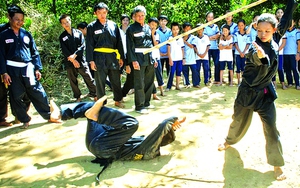 Tuyệt chiêu “Độc xà thám nguyệt”