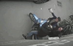 Vụ nam shipper bị người đi xe sang Lexus hành hung: Công an vào cuộc