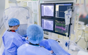 Cứu sống cụ ông 71 tuổi ngã gục tại bữa cơm do ngưng tim, ngưng thở ở Bạc Liêu