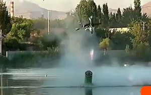 Iran ra mắt UAV tự sát phóng từ dưới biển sâu